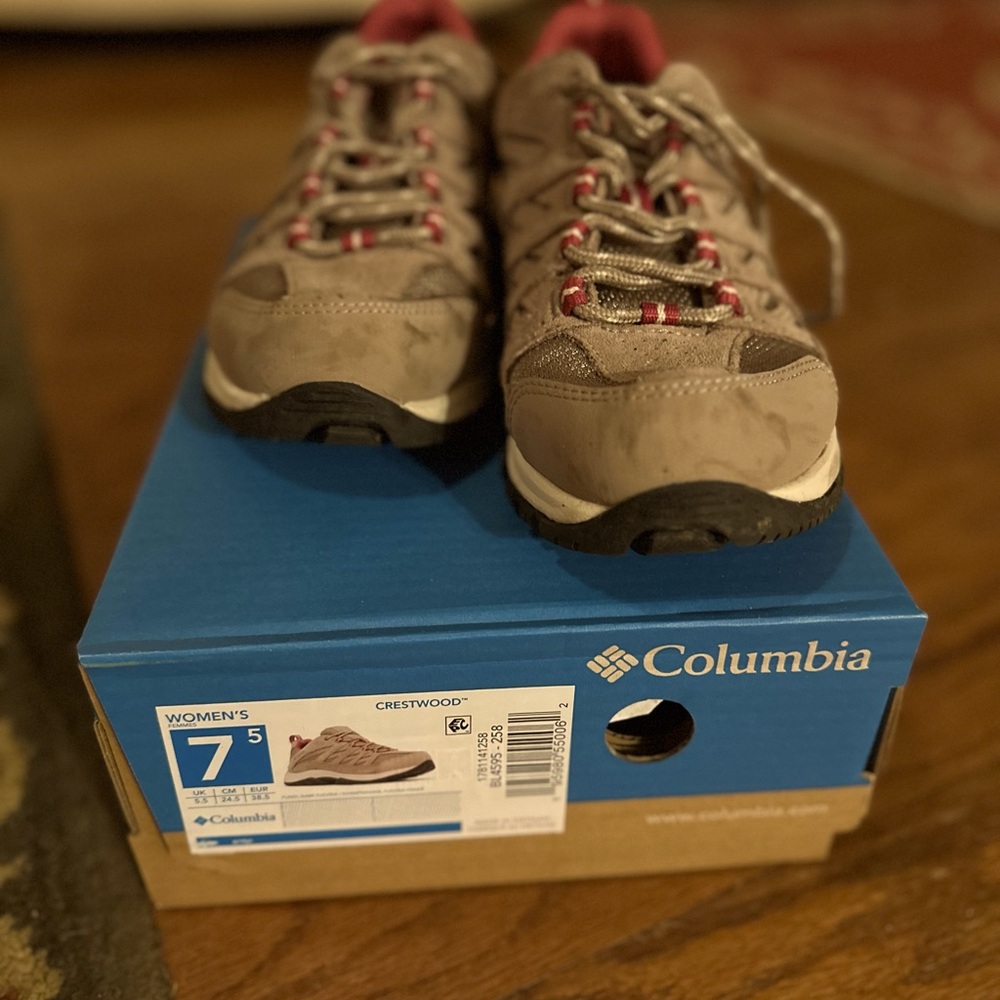 Columbia Hiking shoes. Women’s 7.5 US— Crestwood